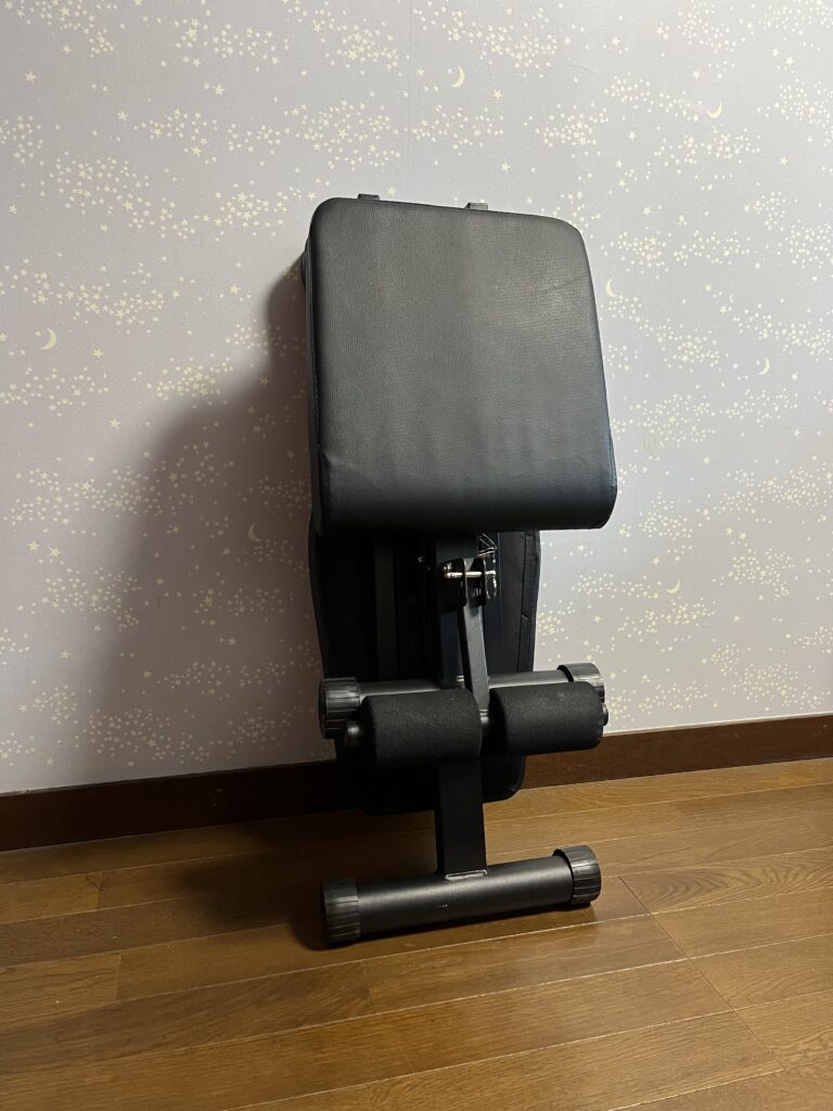 トレーニングベンチを収納した写真